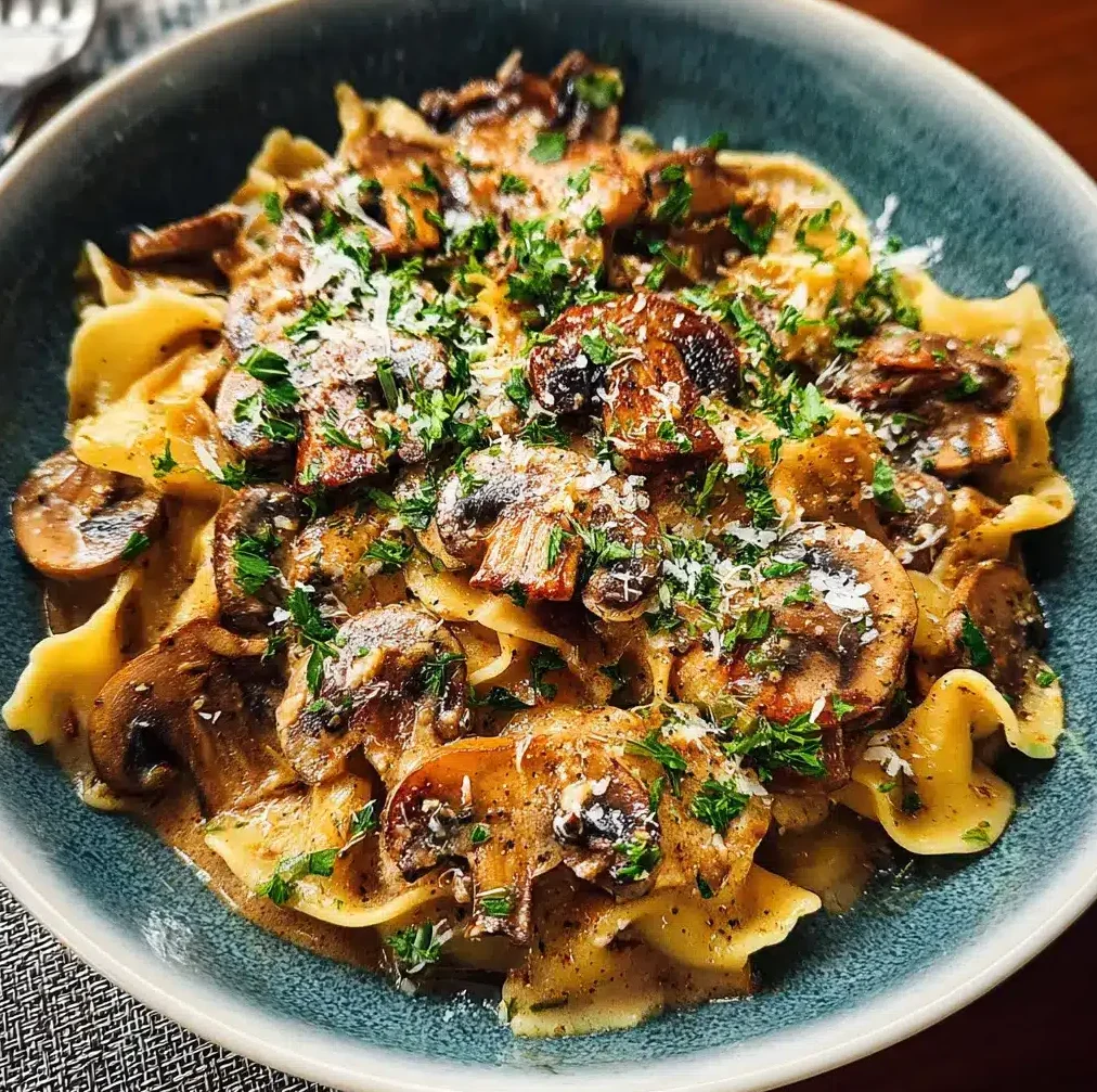 one pot Vegetarian Mushroom Stroganoff e1763085520957
